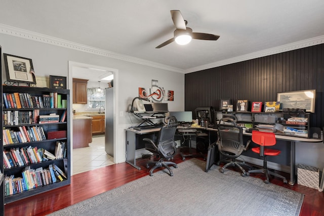 office with ceiling fan, crown molding, sink, and light wood-type flooring