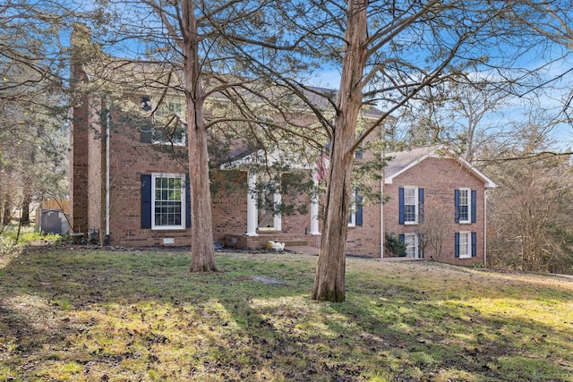 view of front of property with a front lawn