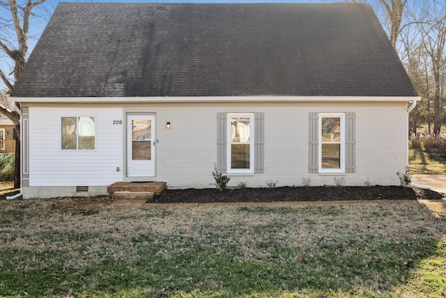 view of front of home featuring a front yard