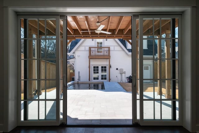 entryway with a wealth of natural light and ceiling fan