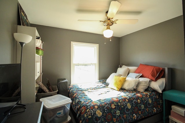 bedroom featuring ceiling fan