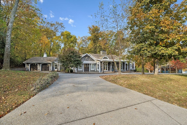 single story home featuring a front yard and a porch