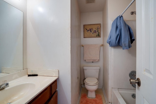 full bathroom featuring toilet, vanity, and shower / tub combo with curtain