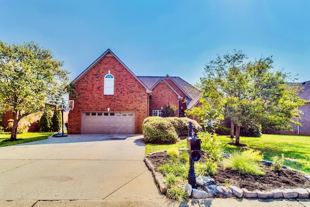 view of front property featuring a garage and a front yard