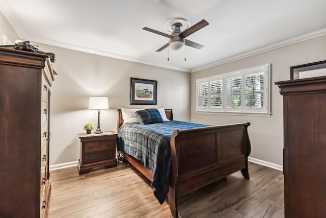 bedroom featuring ceiling fan, crown molding, and light wood-type flooring