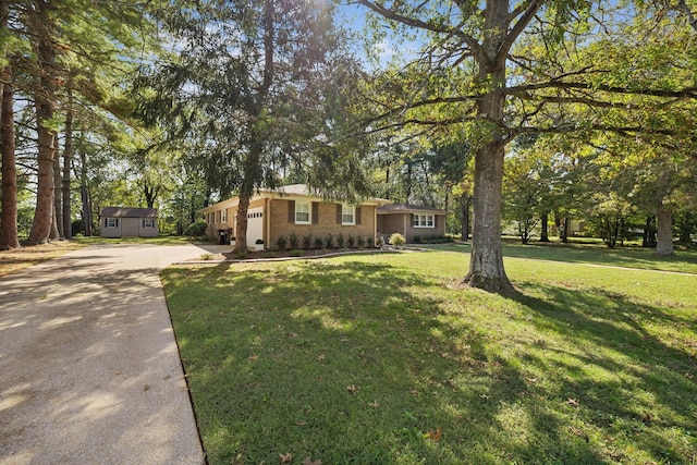 view of front of property featuring a front yard and a garage