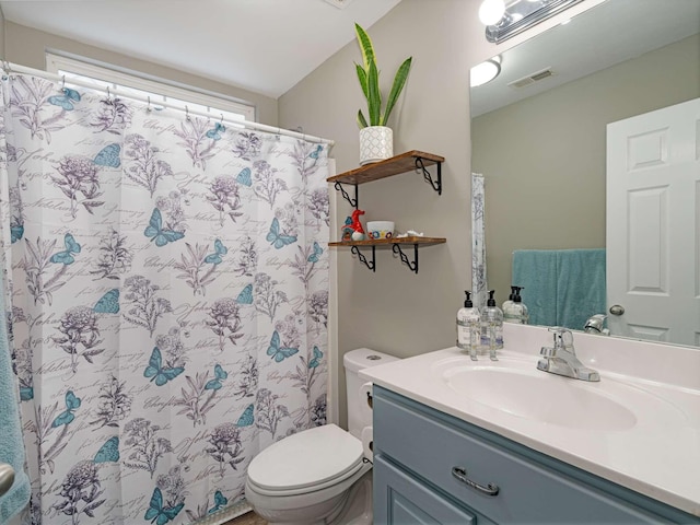 bathroom featuring a shower with curtain, vanity, and toilet