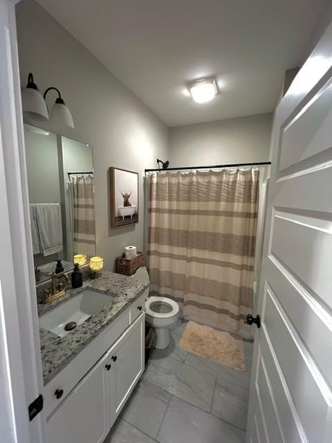 bathroom with a shower with curtain, toilet, and vanity