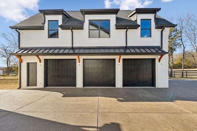 view of front facade with a garage