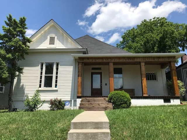 view of front facade with a porch and a front yard