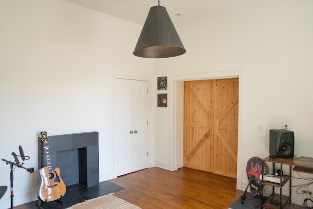 office space with dark hardwood / wood-style flooring