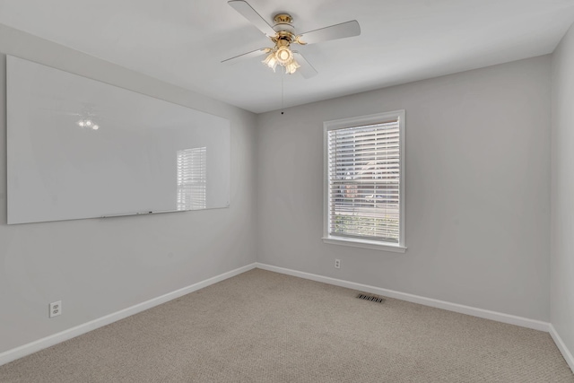 carpeted empty room featuring ceiling fan