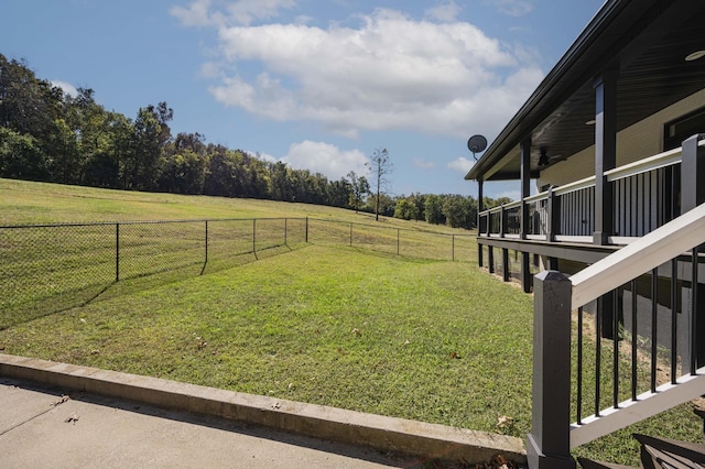 view of yard featuring a rural view