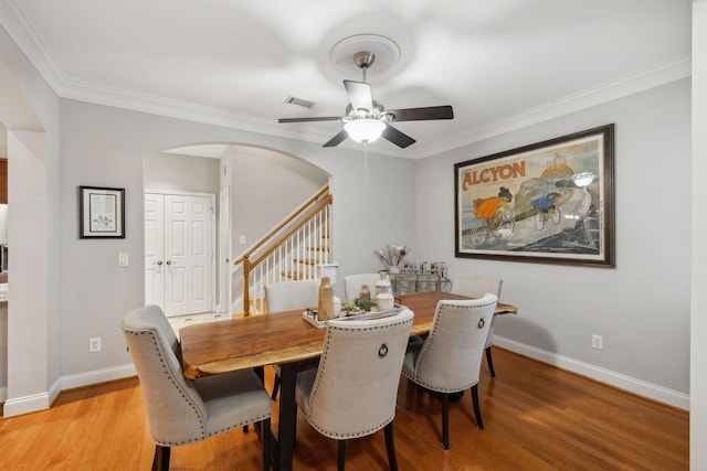 dining space featuring light hardwood / wood-style flooring, ceiling fan, and ornamental molding