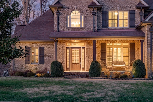 view of front of property with a front yard