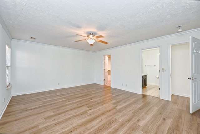 unfurnished room featuring light hardwood / wood-style flooring, ceiling fan, and ornamental molding