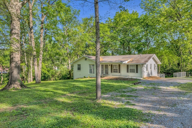 ranch-style home featuring a porch and a front yard