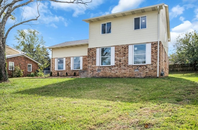 view of front facade featuring a front yard