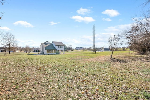 view of yard featuring a rural view