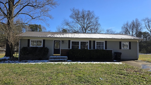 ranch-style house with a front yard