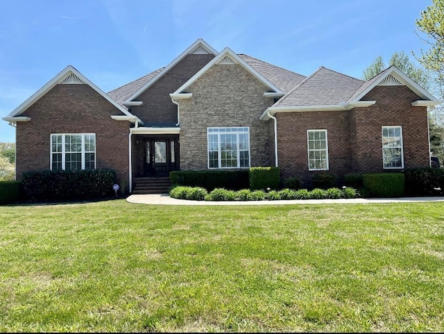 craftsman-style home featuring a front lawn