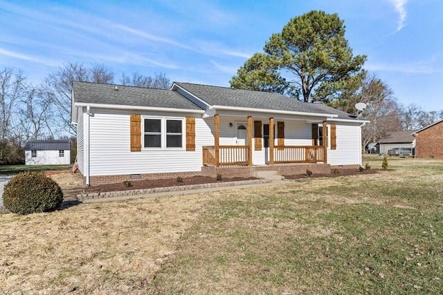 ranch-style home featuring a front yard and covered porch