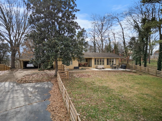 view of front of home featuring a front yard and a patio area