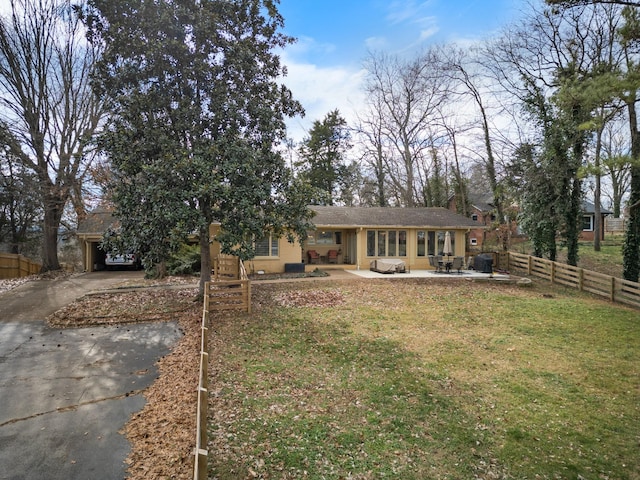 view of front facade with a patio area and a front yard