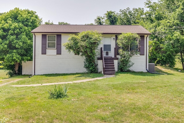 view of front of property with a front yard