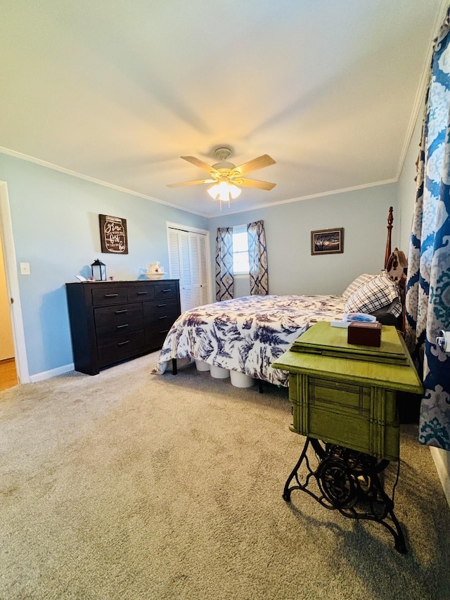 bedroom featuring crown molding, ceiling fan, carpet flooring, and a closet