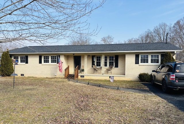 single story home featuring a front yard