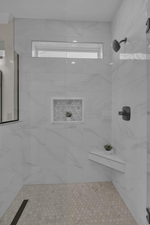 bathroom featuring tiled shower