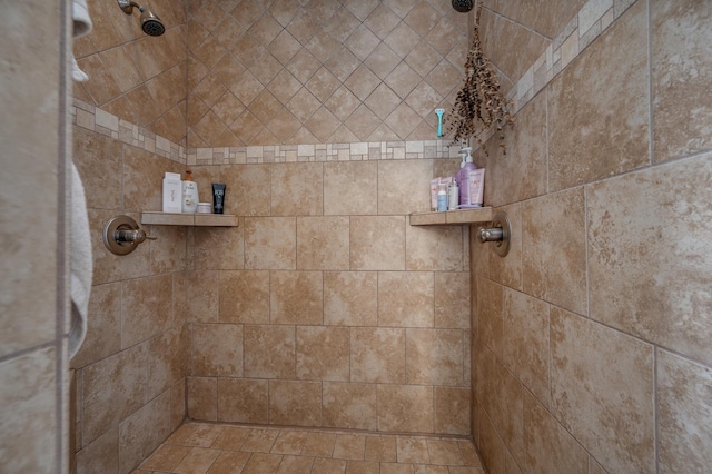 bathroom featuring tiled shower