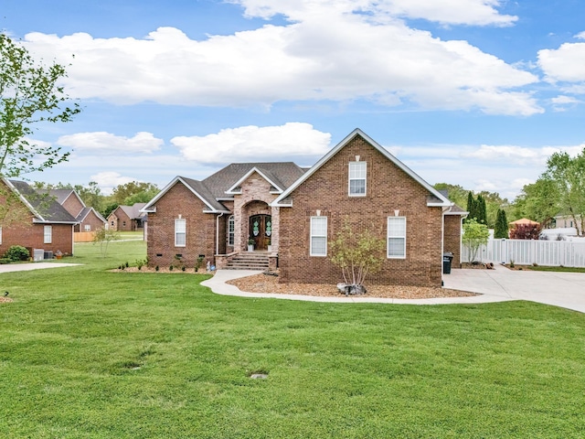 view of front of property featuring a front yard