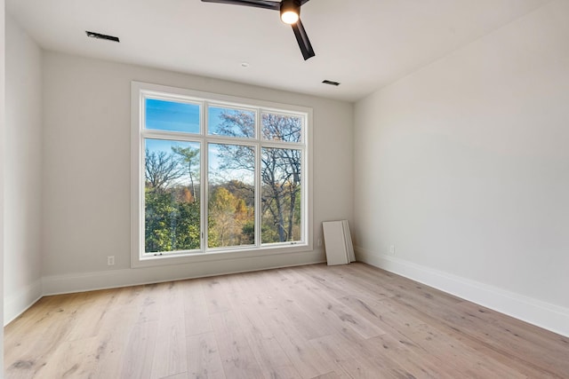 empty room featuring light hardwood / wood-style floors and ceiling fan