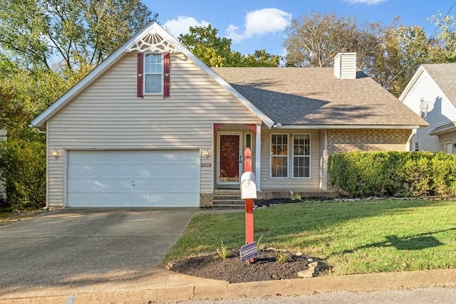 view of front facade featuring a front lawn