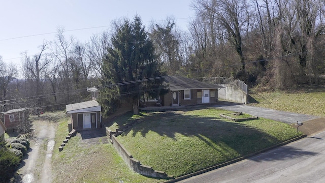 view of front of home with a front lawn