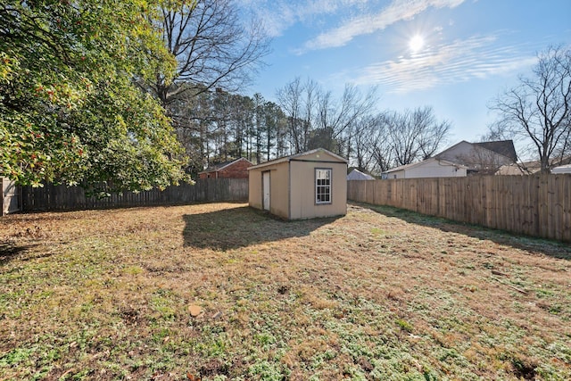 view of yard with a shed