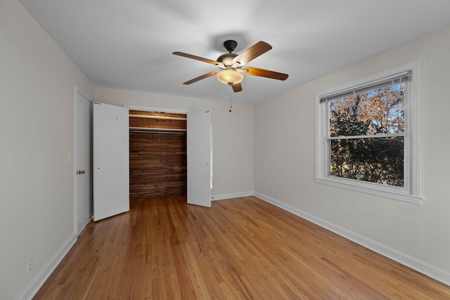 unfurnished bedroom with light wood-type flooring, a closet, and ceiling fan