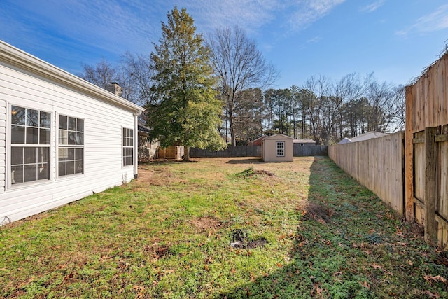 view of yard featuring a storage shed