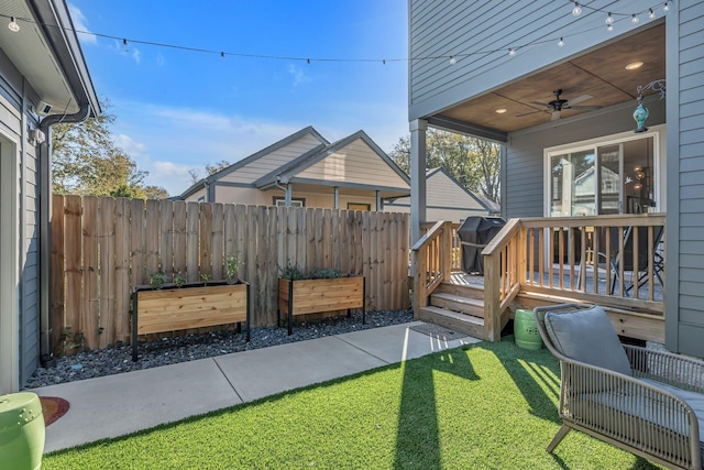 view of yard with ceiling fan