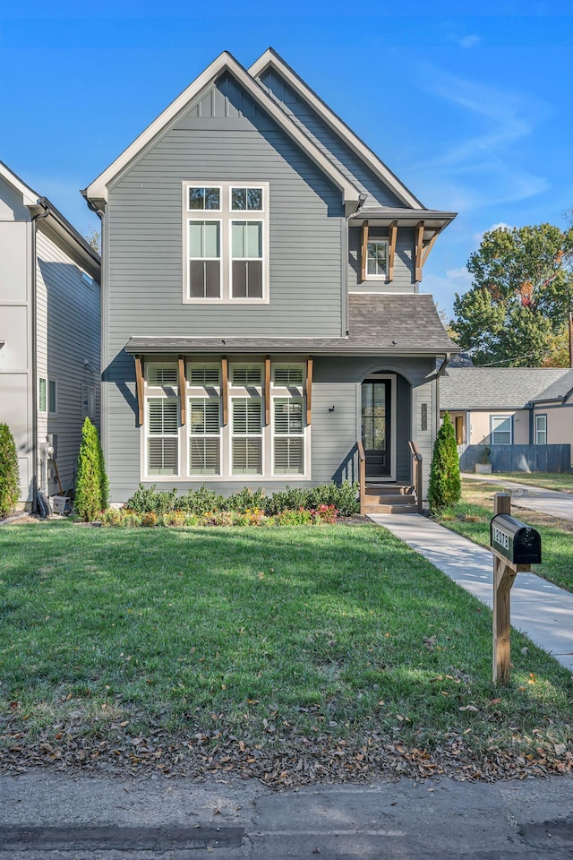 view of front of home featuring a front lawn