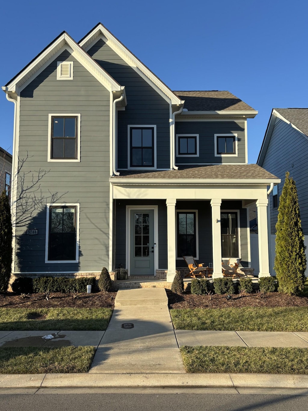 view of front facade featuring a porch