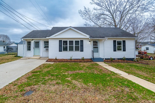 ranch-style house featuring a front yard