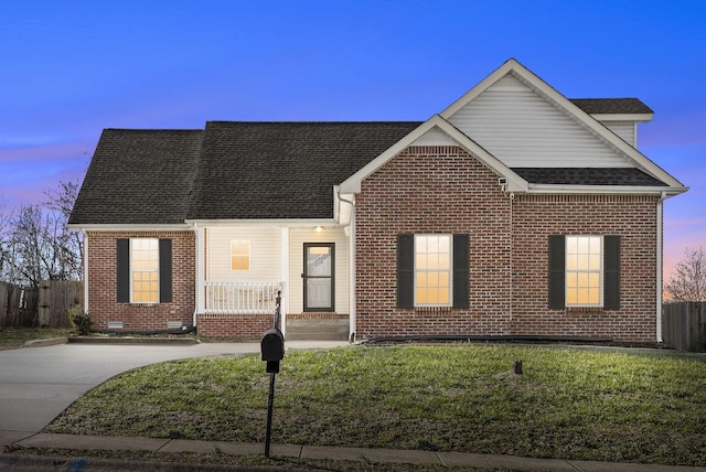 view of front property featuring a porch and a yard