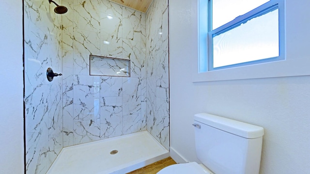 bathroom with toilet and tiled shower