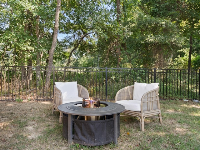 view of yard featuring an outdoor fire pit