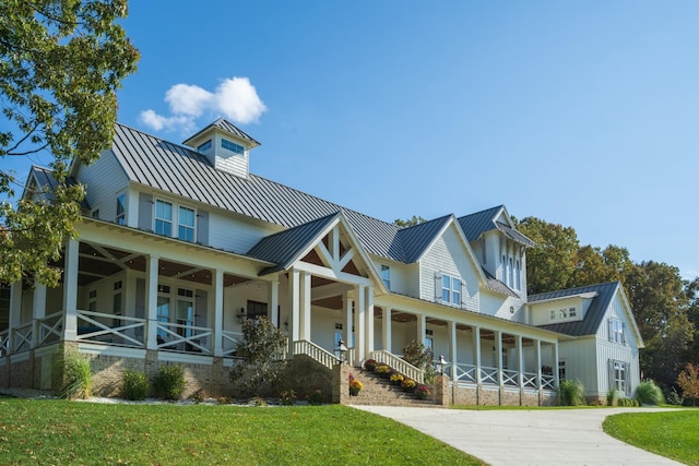 view of front of home featuring covered porch and a front lawn