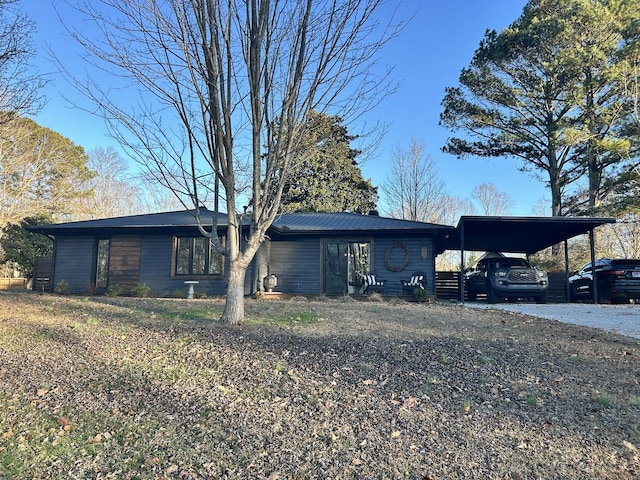 view of front of property featuring a carport