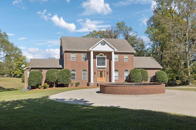 neoclassical / greek revival house featuring a front lawn